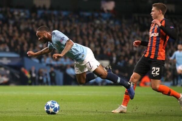 Pep Guardiola Tak Suka Gol Penalti Kontroversial Manchester City