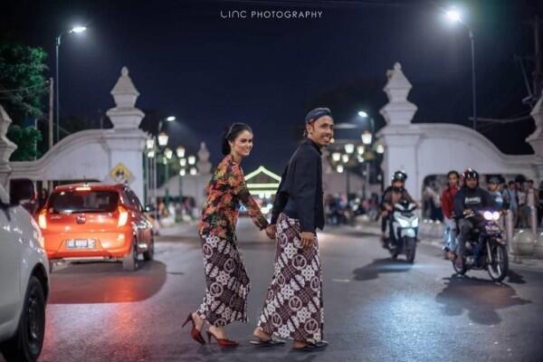 Berlokasi di Yogyakarta, Intip 9 Potret Romantis Prewed Mas Pur 'TOP'
