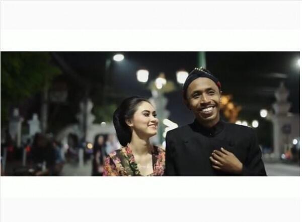 Berlokasi di Yogyakarta, Intip 9 Potret Romantis Prewed Mas Pur 'TOP'