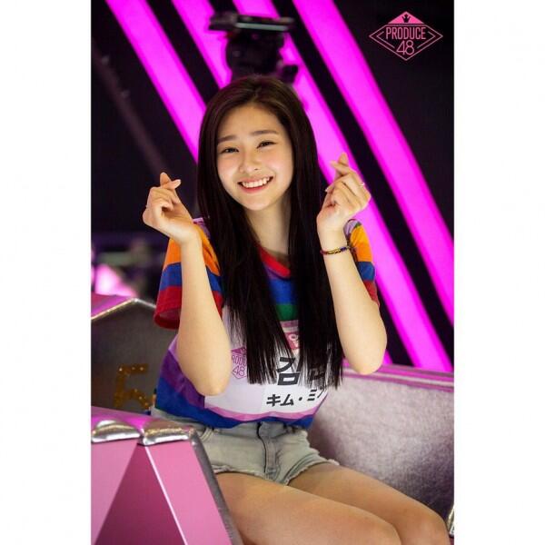 7 Potret Kim Minjoo, Visual IZ*ONE yang mirip Tzuyu Twice