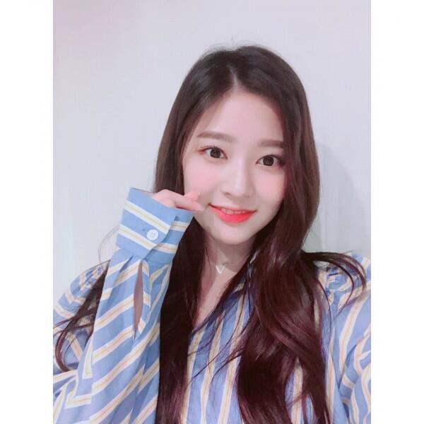 7 Potret Kim Minjoo, Visual IZ*ONE yang mirip Tzuyu Twice