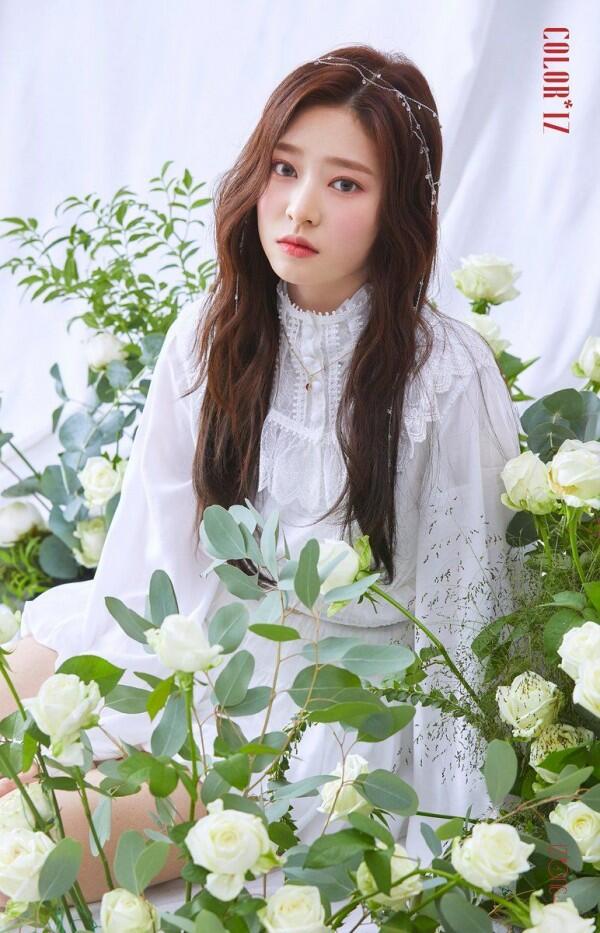 7 Potret Kim Minjoo, Visual IZ*ONE yang mirip Tzuyu Twice