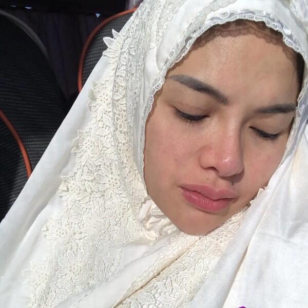 Sedang Hamil, 9 Gaya Nikita Mirzani Saat Umrah yang Sangat Bersahaja!