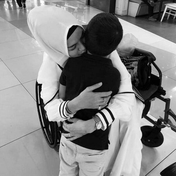 Sedang Hamil, 9 Gaya Nikita Mirzani Saat Umrah yang Sangat Bersahaja!
