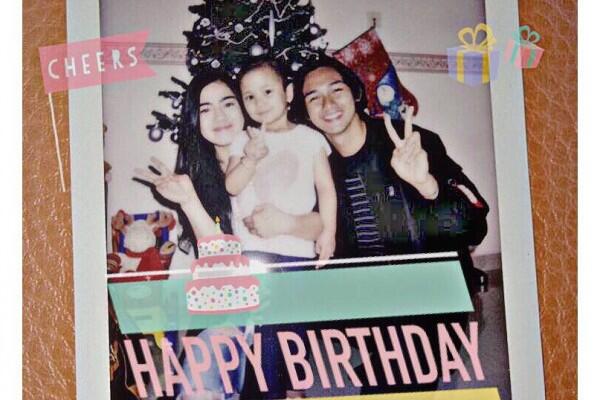 10 Potret Hito Caesar & Felicya Asuh Anak, Bak Mama Papa!
