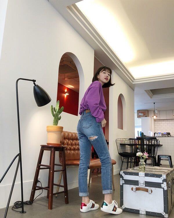 10 Outfit Jeans ala Youtuber Sunny Dahye, Bisa Jadi Inspirasi!