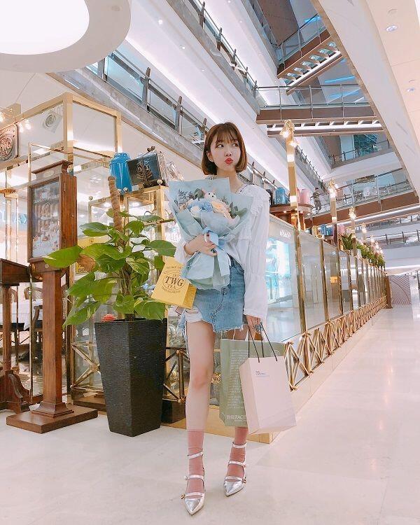 10 Outfit Jeans ala Youtuber Sunny Dahye, Bisa Jadi Inspirasi!