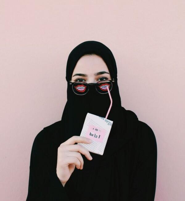Perempuan Maroko Ini Lawan Budaya Seksisme Lewat Karya Fotografinya