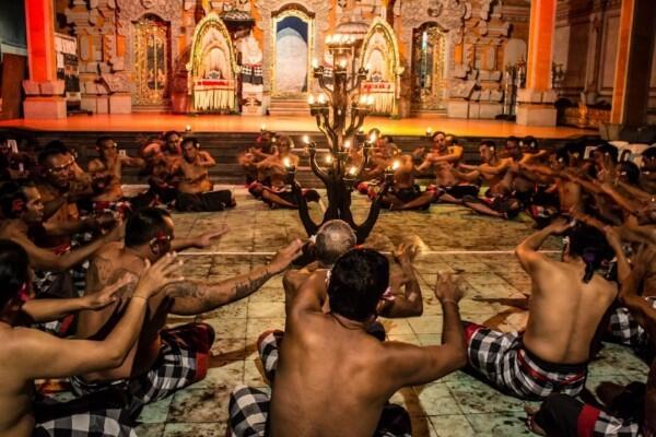 5 Makna Tersembunyi Dibalik Tari Kecak, Indahnya Luar Biasa!