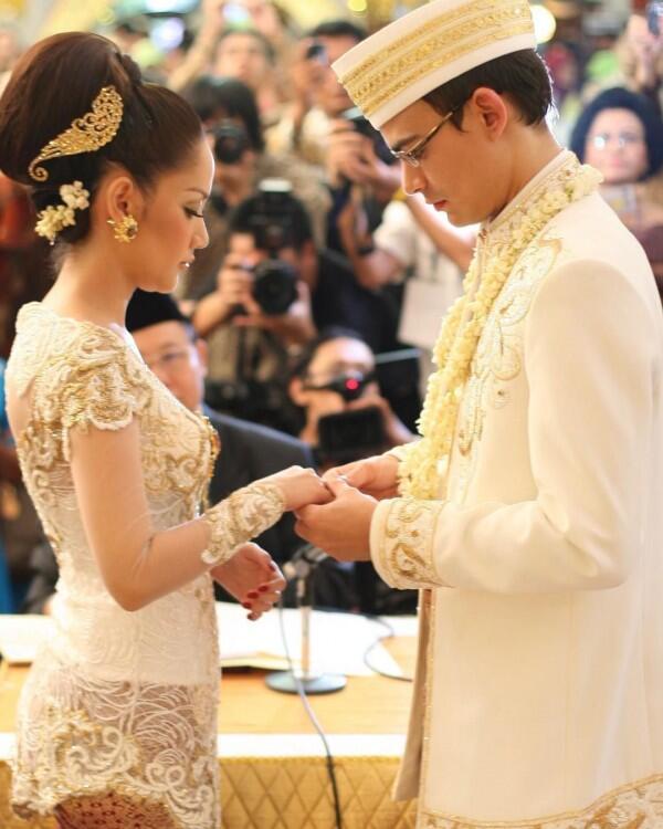 10 Tahun Menikah, Potret Romantis BCL - Ashraf Sinclair Bak Pacaran