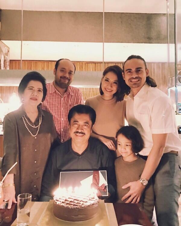10 Tahun Menikah, Potret Romantis BCL - Ashraf Sinclair Bak Pacaran