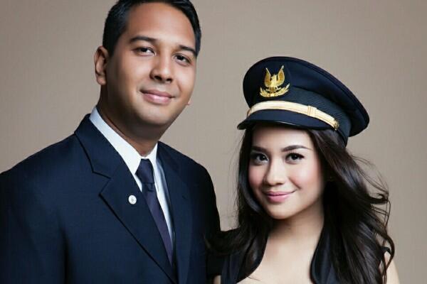 8 Artis Ini Jatuh ke Pelukan Pilot, Siap Dibawa Terbang Nih!