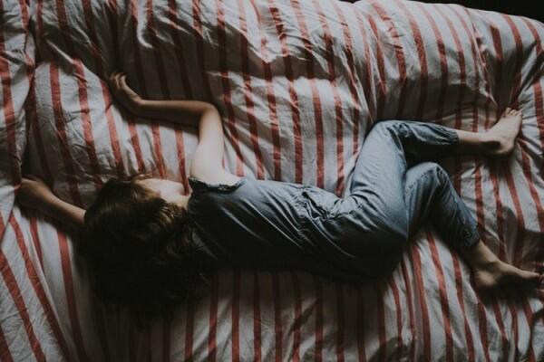 Biar Gak Rusak, Ini 5 Cara Lindungi Rambut Saat Tidur