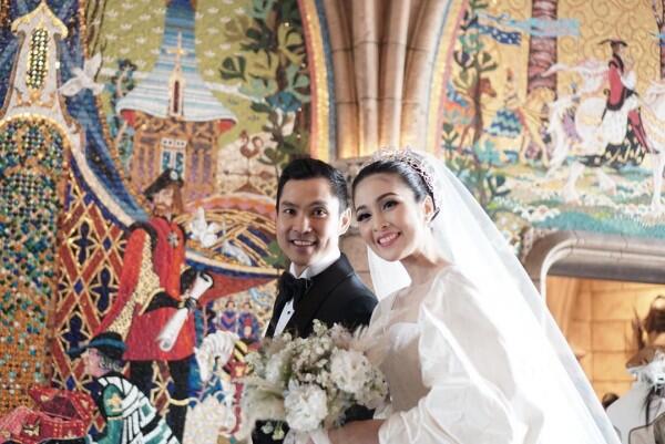 Dua Tahun Menikah, 10 Potret Perjalanan Cinta Sandra Dewi & Suami