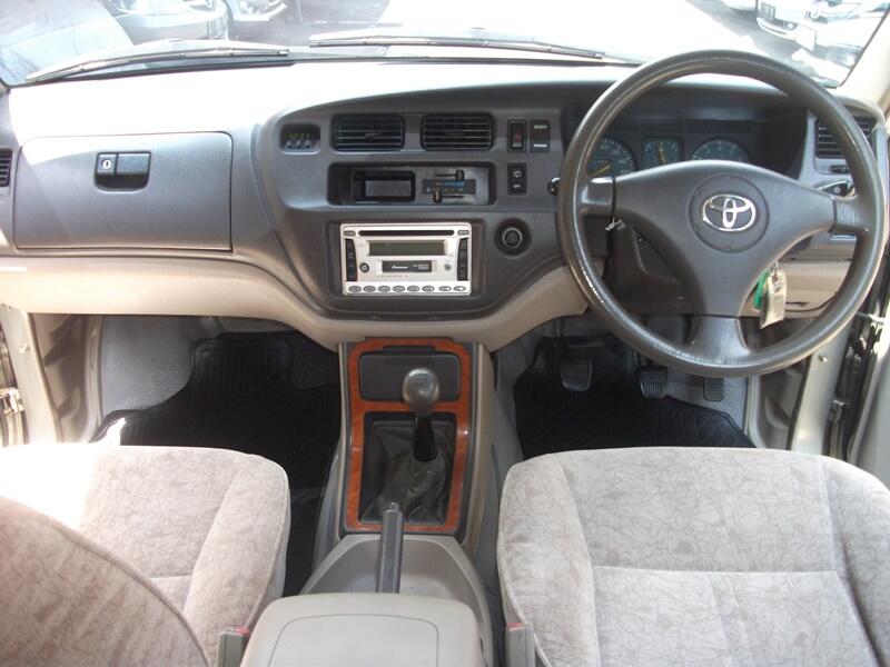 Kijang Krista EFI Manual 2004 Silver Istimewa Surabaya