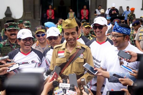 Ternyata Ini Alasan Jokowi Berpakaian ala Bung Tomo