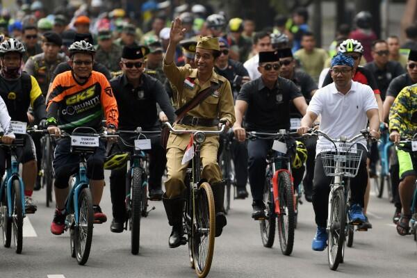 Ternyata Ini Alasan Jokowi Berpakaian ala Bung Tomo