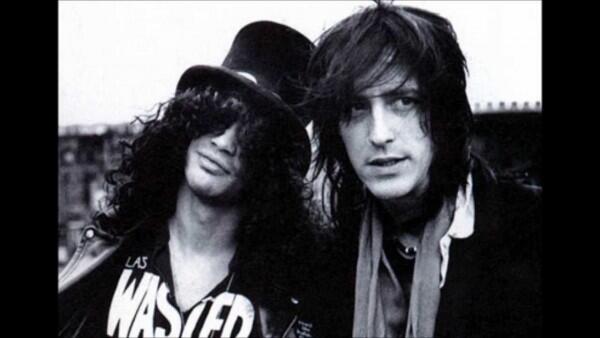 Bayang-bayang Izzy Stradlin di Konser Reuni Guns N' Roses