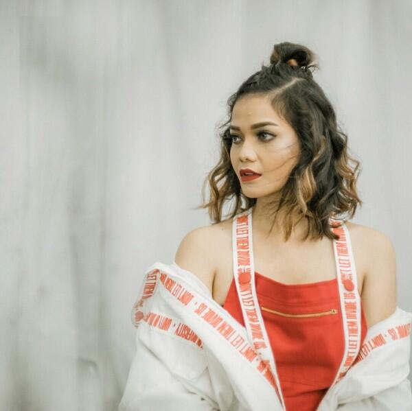 Gak Berjodoh, 10 Artis Ini Putus Setelah Pacaran dengan Pengusaha
