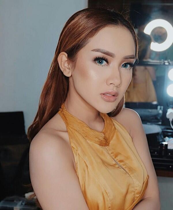 Gak Berjodoh, 10 Artis Ini Putus Setelah Pacaran dengan Pengusaha