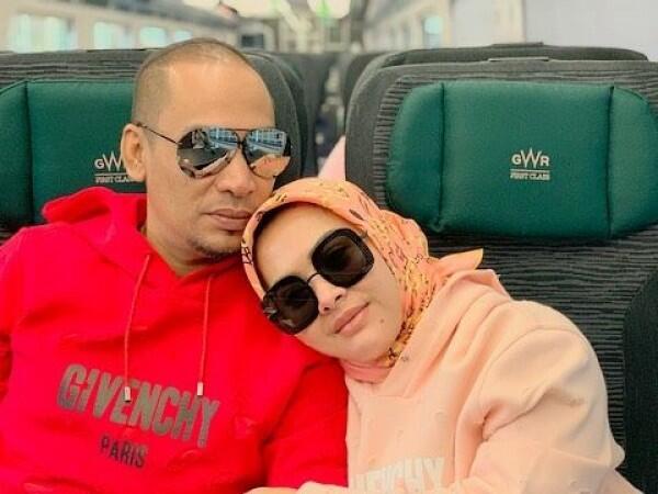 10 Keharmonisan Aisyahrani dan Keluarganya yang Anti Gosip