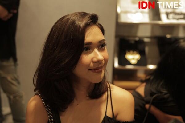 Elegan, Gaya Nana Mirdad Kunjungi Surabaya Ini Simple & Mudah Ditiru