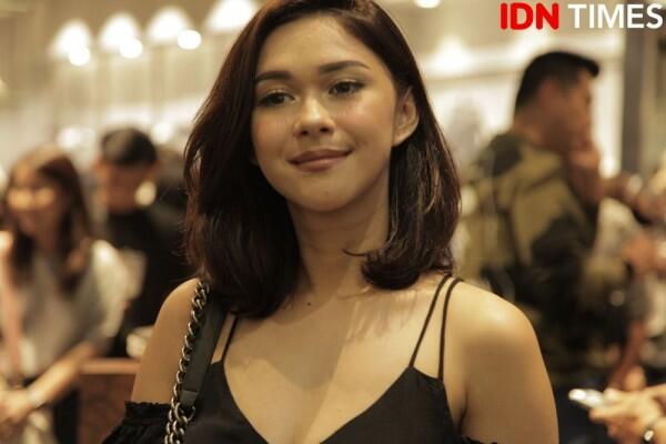 Elegan, Gaya Nana Mirdad Kunjungi Surabaya Ini Simple & Mudah Ditiru