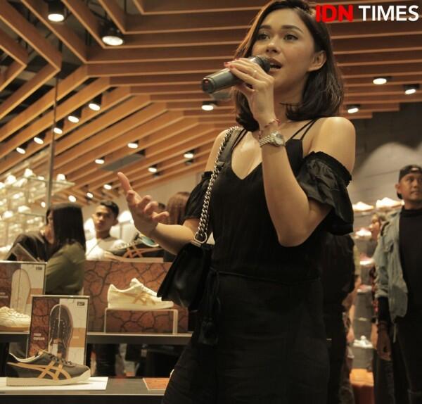 Elegan, Gaya Nana Mirdad Kunjungi Surabaya Ini Simple & Mudah Ditiru