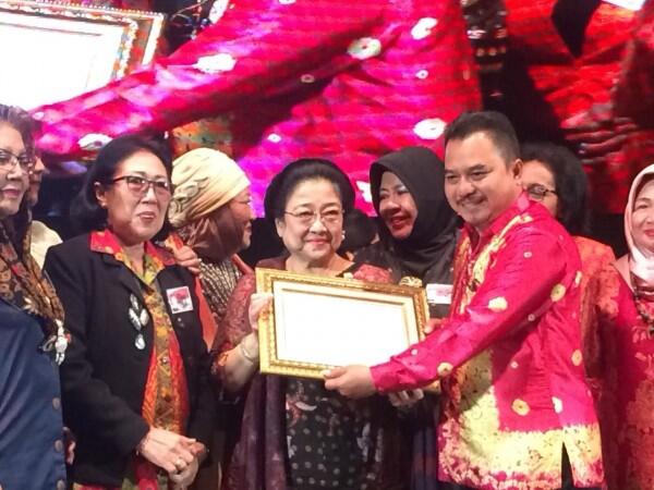 Megawati Ternyata Pernah Jadi Pembawa Baki Bendera Pusaka