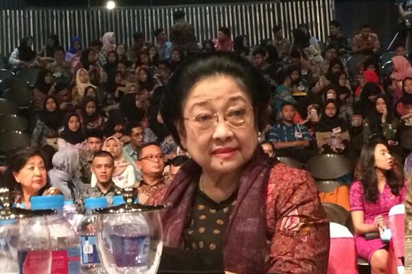Megawati Ternyata Pernah Jadi Pembawa Baki Bendera Pusaka