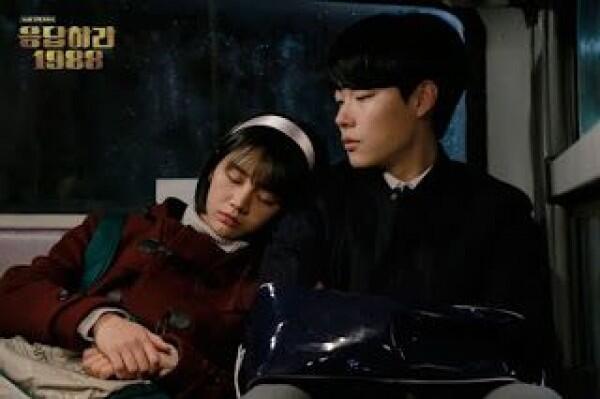 5 Adegan Romantis Khas Drama Korea yang Bikin Histeris Hingga Iri!