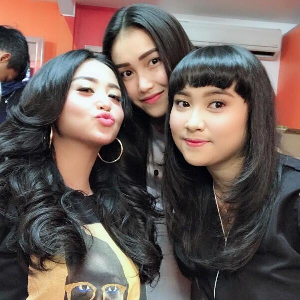 Anti Seteru, 5 Zodiak Cewek Ini Dikenal Paling Sayang dengan Keluarga