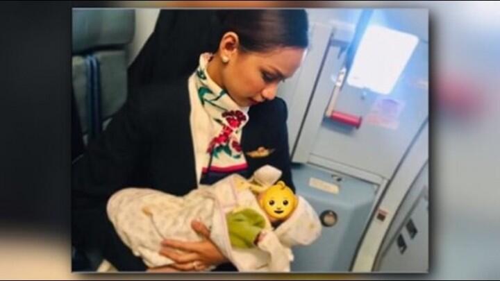 Viral! Pramugari Cantik Ini Rela Menyusui Bayi Penumpangnya