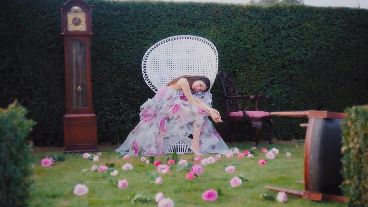 10++ Momen Dede Gemes Jennie 'BLACKPINK' di MV 'SOLO'