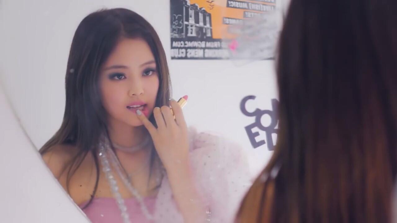 10++ Momen Dede Gemes Jennie 'BLACKPINK' di MV 'SOLO'