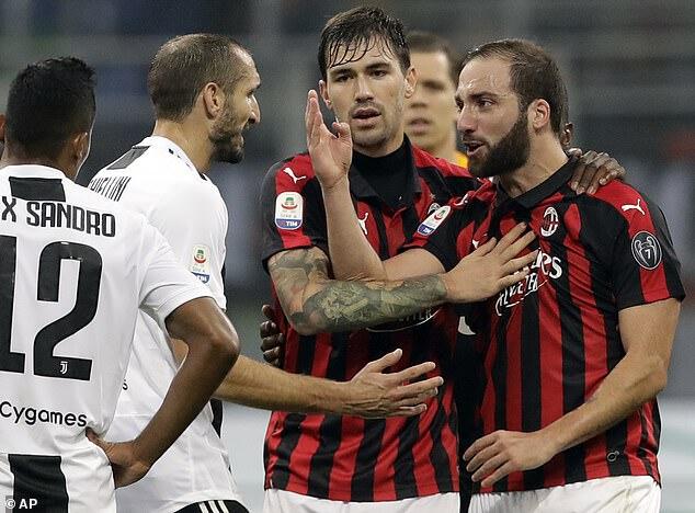 Higuain dan Pemain Tenang yang (Diam-diam) Emosinya Mengagetkan