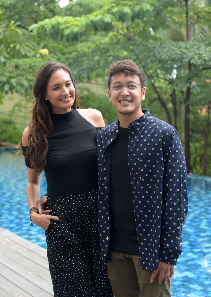 Serasinya Pasangan Nadine Chandrawinata dan Dimas Anggara
