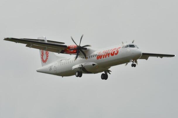Bikin Ngeri! Pesawat Lion Air Ini Terbang Miring di Langit Sulawesi