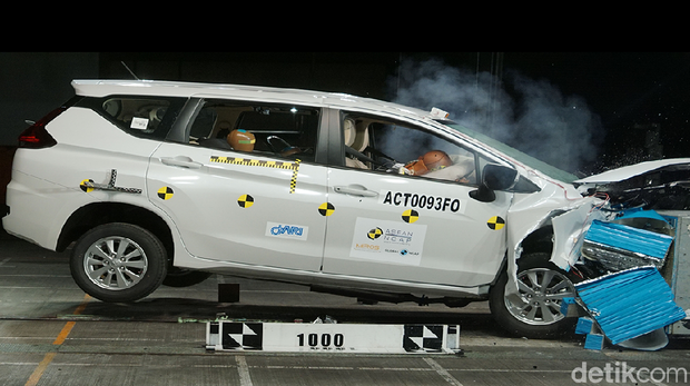 Uji Tabrak Xpander-Avanza dkk, Mana yang Lebih Baik?