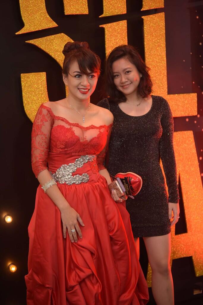 Hot Mom Yeyen Lidya