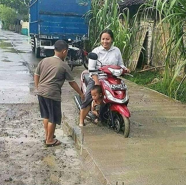 Mengingat Lalu Lalang Lalu Lintas Indonesia Bikin Ngakak Online! Wik Wik Wik!