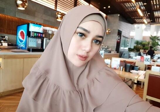 Ssst... Ini Gan Wajah Cantik Bebi Silvana, Istri Baru Penyanyi Religi Opick