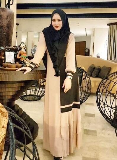 Ssst... Ini Gan Wajah Cantik Bebi Silvana, Istri Baru Penyanyi Religi Opick