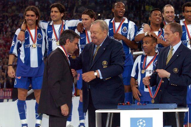 Pelatih-Pelatih yang Juara Turnamen Besar dengan Tim Underdog