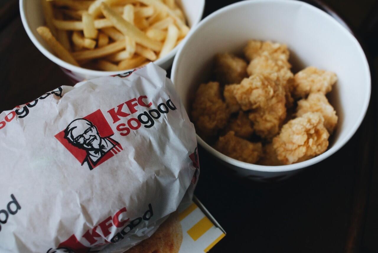 Sering Dibilang Sama, Ternyata Ini Lho 9 Perbedaan Fast Food dan Junk Food!