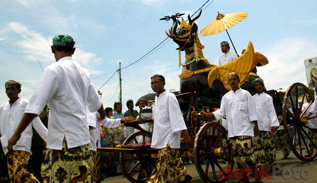 Agan tau cirebon ?...itu termasuk suku sunda atau suku jawa kah. 