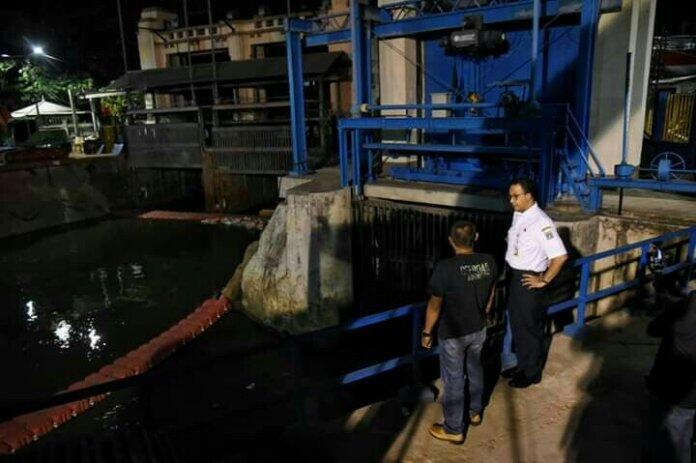 Pintu Air Manggarai Bersih, Anies : Bekerja Dalam Sunyi !