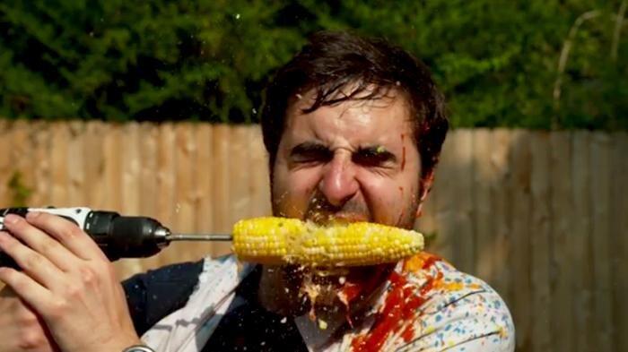 BEGINIKAH CARA EFEKTIF MEMAKAN JAGUNG ?