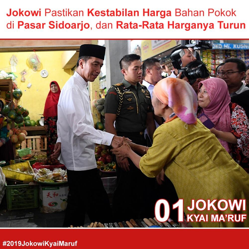 Jokowi Blusukan Cek Harga di Pasar Sidoharjo, Iriana Beli Telur Asin