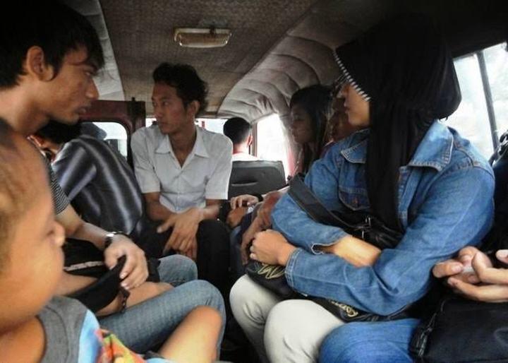 5 Tips Memilih Jas Hujan, Karena Bentuk Dan Warna Mempengaruhi Keselamatan